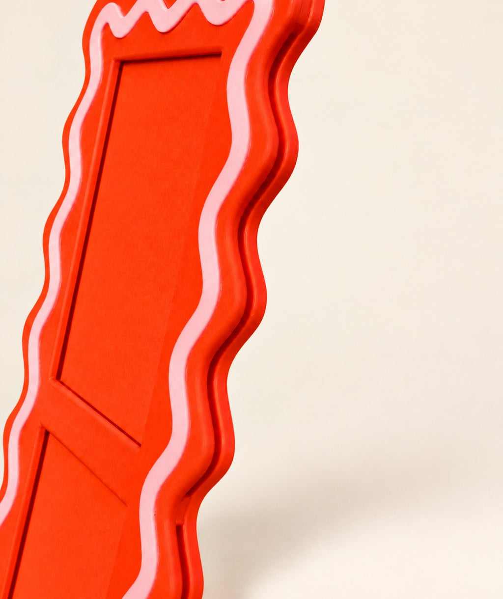 Wavy Pop dalgalı kenar ve pembe dalga detayı yakın plan